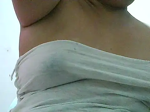 Snapshot of fresh_rosie chatting on February 4, 2026, 8:14 pm fresh rosie online show from February 4, 2026, 8:14 pm