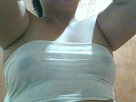 Snapshot of fresh_rosie chatting on February 19, 2026, 11:12 pm fresh rosie online show from February 19, 2026, 11:12 pm