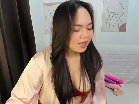 expnsivecandy online show from November 4, 2025, 3:22 pm