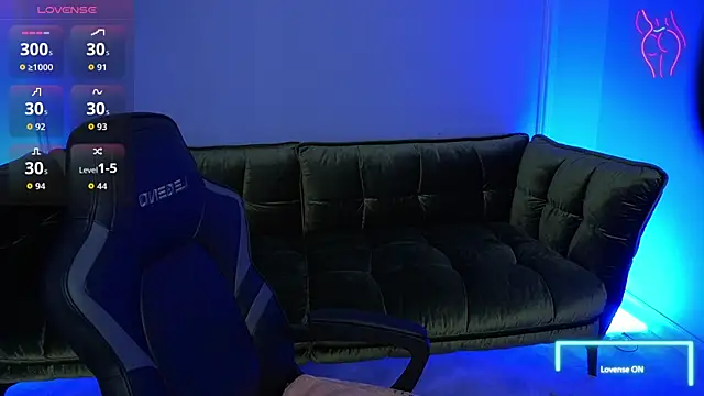 EliseVelour online show from October 5, 2025, 12:47 pm