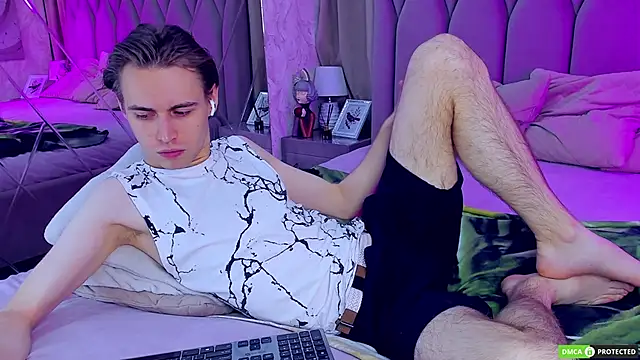 WilliamDyson online show from November 16, 2025, 3:56 am