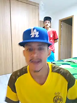 Snapshot of skinny23cm chatting on December 3, 2024, 10:39 am skinny23cm online show from December 3, 2024, 10:39 am