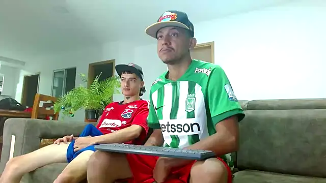 Snapshot of skinny23cm chatting on December 12, 2024, 7:41 am skinny23cm online show from December 12, 2024, 7:41 am