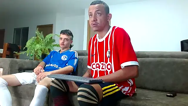 Snapshot of skinny23cm chatting on December 14, 2024, 10:13 am skinny23cm online show from December 14, 2024, 10:13 am