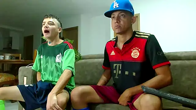 Snapshot of skinny23cm chatting on December 17, 2024, 9:50 am skinny23cm online show from December 17, 2024, 9:50 am