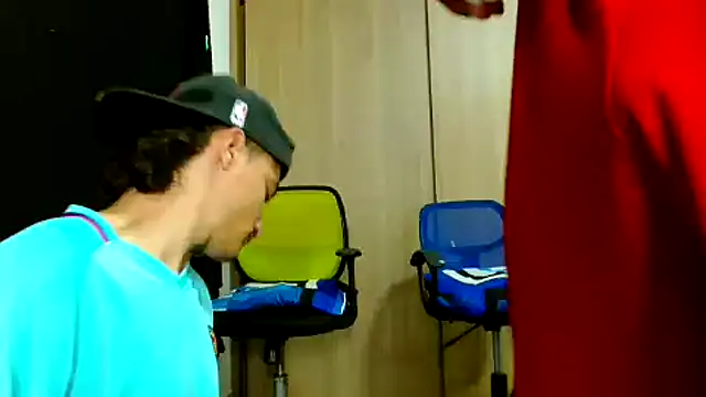 Snapshot of skinny23cm chatting on January 24, 2025, 9:17 am skinny23cm online show from January 24, 2025, 9:17 am