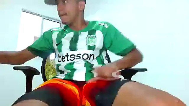 Snapshot of skinny23cm chatting on March 1, 2025, 4:00 pm skinny23cm online show from March 1, 2025, 4:00 pm