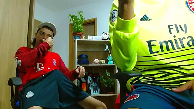 Snapshot of skinny23cm chatting on October 3, 2025, 9:28 am skinny23cm online show from October 3, 2025, 9:28 am