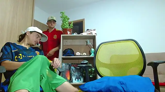 Snapshot of skinny23cm chatting on October 18, 2025, 10:49 am skinny23cm online show from October 18, 2025, 10:49 am