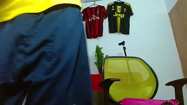 Snapshot of skinny23cm chatting on March 3, 2026, 10:54 am skinny23cm online show from March 3, 2026, 10:54 am