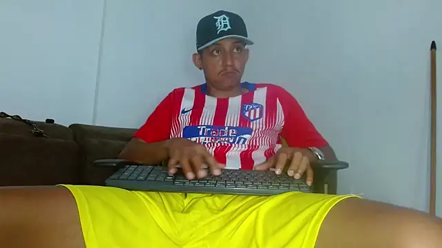 skinny23cm online show from March 26, 2026, 8:47 pm