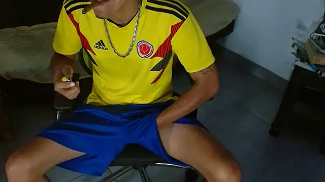 skinny23cm online show from April 8, 2026, 4:29 pm