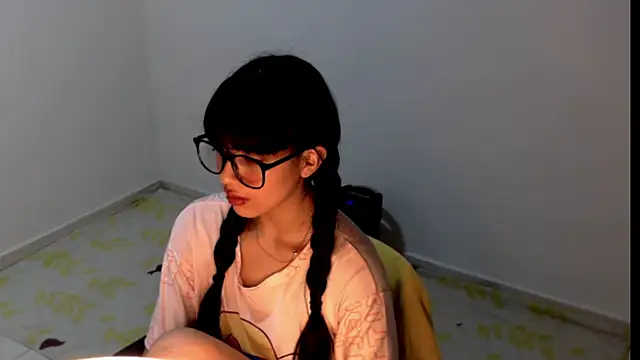 meganmiauu online show from May 27, 2026, 2:03 pm