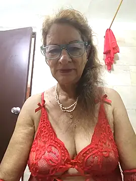 MaryeLunna online show from November 6, 2025, 7:04 pm