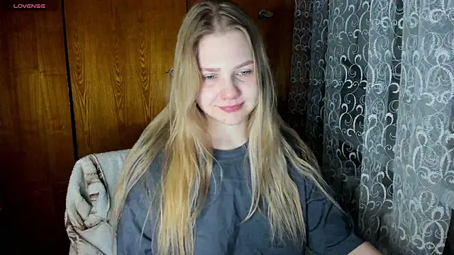 Snapshot of AlinaMors chatting on February 5, 2026, 10:47 pm AlinaMors online show from February 5, 2026, 10:47 pm