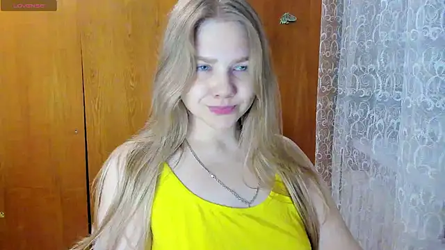 Snapshot of AlinaMors chatting on February 15, 2026, 8:38 pm AlinaMors online show from February 15, 2026, 8:38 pm