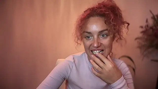 Reddgiirl online show from October 28, 2025, 8:22 pm