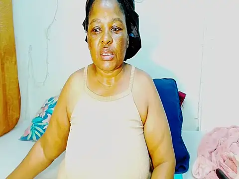 Love-Racheal75 online show from November 15, 2025, 4:10 am