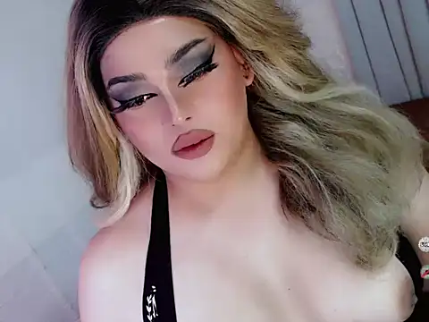 queensavrinax online show from October 25, 2025, 3:47 am