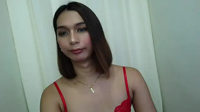 Sophia Trans online show from April 7, 2026, 8:42 pm