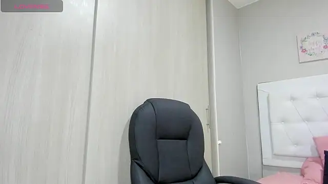 andrea  hills online show from October 10, 2025, 6:51 pm