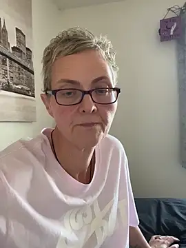 Curvy-Jinx online show from November 17, 2025, 9:15 am