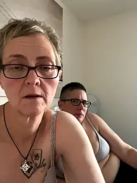 Curvy-Jinx online show from December 15, 2025, 8:40 am