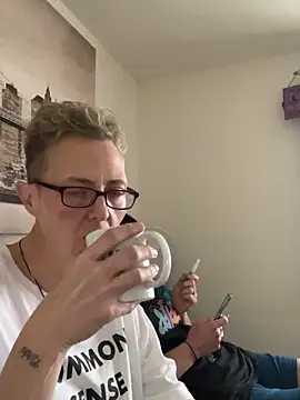 Curvy-Jinx online show from December 23, 2025, 9:18 am