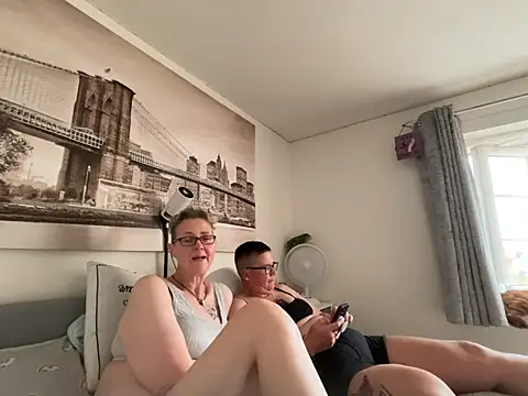 Snapshot of Curvy-Jinx chatting on June 21, 2026, 7:49 pm Curvy-Jinx online show from June 21, 2026, 7:49 pm