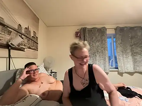 Snapshot of Curvy-Jinx chatting on July 9, 2026, 8:46 pm Curvy-Jinx online show from July 9, 2026, 8:46 pm