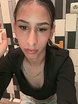Snapshot of Sarairina chatting on May 20, 2026, 8:48 pm Sarairina online show from May 20, 2026, 8:48 pm