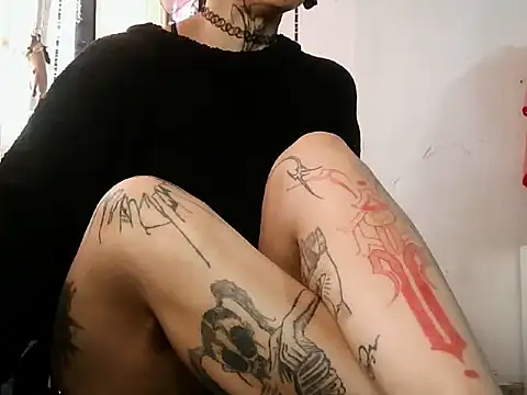 Snapshot of muscle_mommyy chatting on September 16, 2025, 8:32 pm muscle mommyy online show from September 16, 2025, 8:32 pm