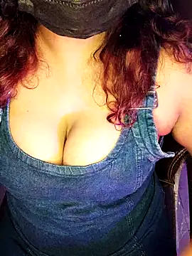 Snapshot of darling_devil chatting on November 25, 2025, 5:35 pm darling devil online show from November 25, 2025, 5:35 pm