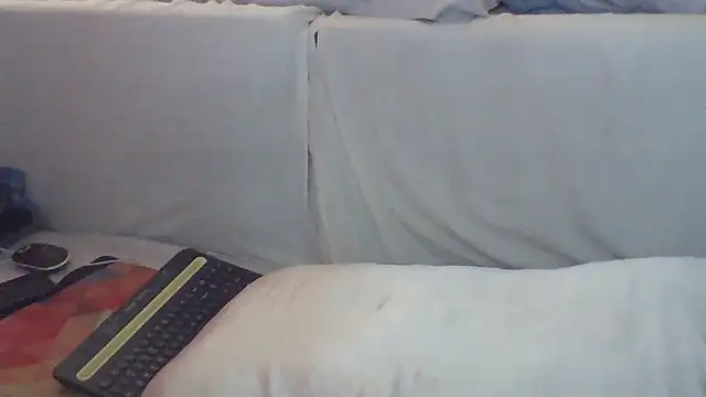 Luv2SuckBWC92 online show from September 15, 2025, 5:02 pm