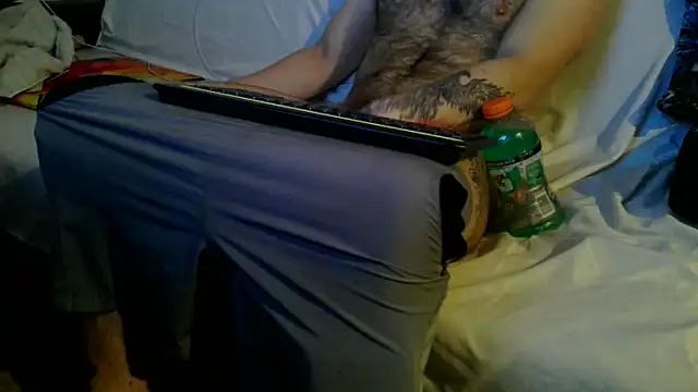 Luv2SuckBWC92 online show from October 20, 2025, 10:43 pm