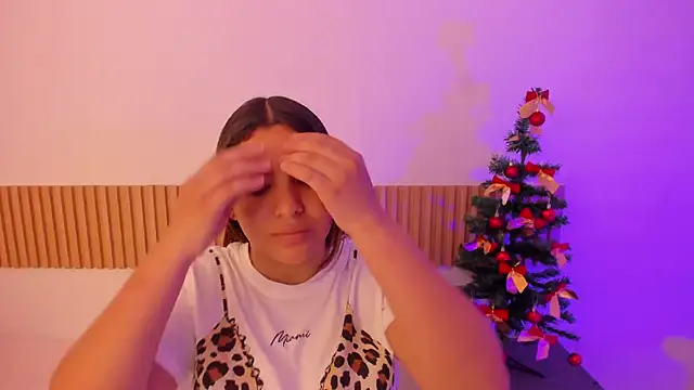 OliviaSweett online show from December 15, 2025, 7:40 pm