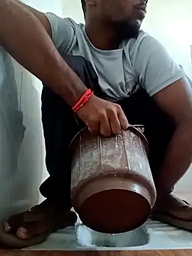 monubigcoock online show from November 17, 2025, 9:59 am