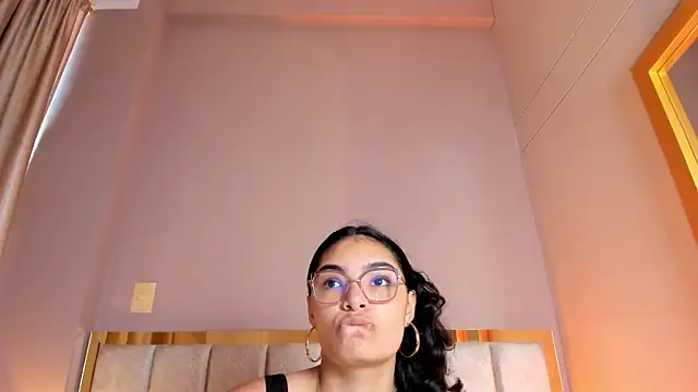 LunaAspen  online show from November 18, 2025, 6:12 pm