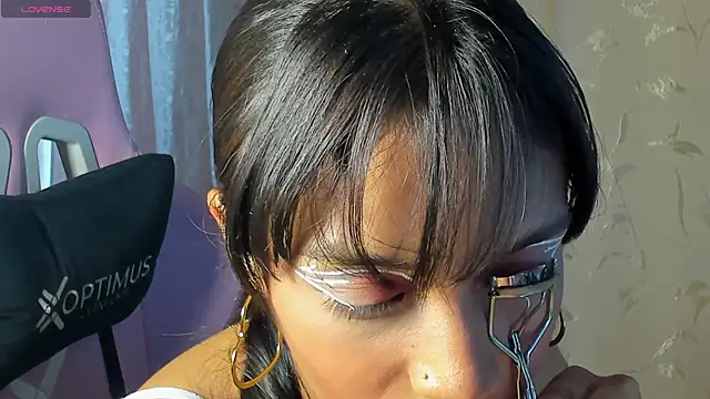 MelanyOconner online show from September 26, 2025, 3:38 pm