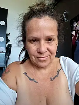 Snapshot of SinisterBabe chatting on October 24, 2025, 12:56 pm SinisterBabe online show from October 24, 2025, 12:56 pm