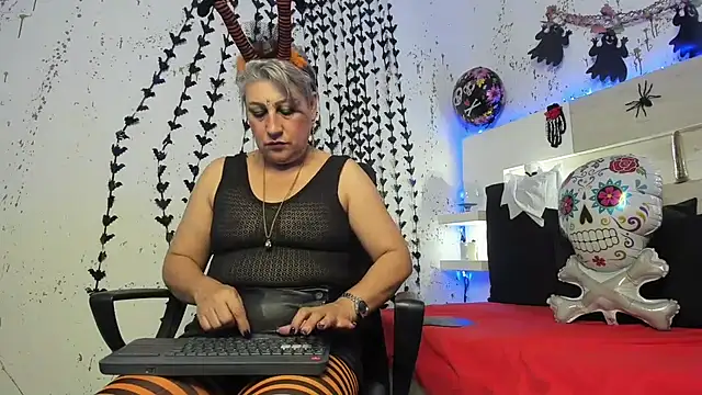 Snapshot of JaddeWalker chatting on October 31, 2025, 11:44 am JaddeWalker online show from October 31, 2025, 11:44 am