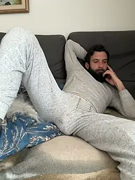 Snapshot of Michel_huge chatting on May 14, 2026, 7:42 pm Michel huge online show from May 14, 2026, 7:42 pm