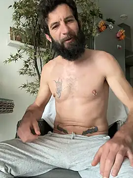 Snapshot of Michel_huge chatting on May 31, 2026, 5:04 am Michel huge online show from May 31, 2026, 5:04 am
