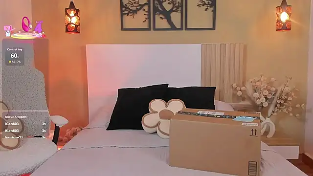 Snapshot of Camila_Bustamante chatting on November 12, 2025, 6:19 pm Camila Bustamante online show from November 12, 2025, 6:19 pm