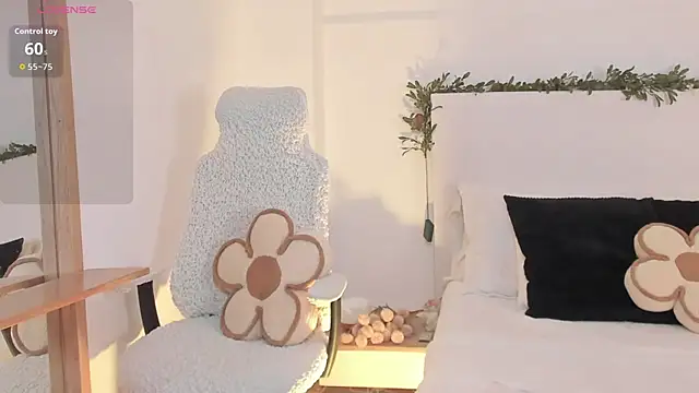 Snapshot of Camila_Bustamante chatting on January 14, 2026, 2:33 pm Camila Bustamante online show from January 14, 2026, 2:33 pm