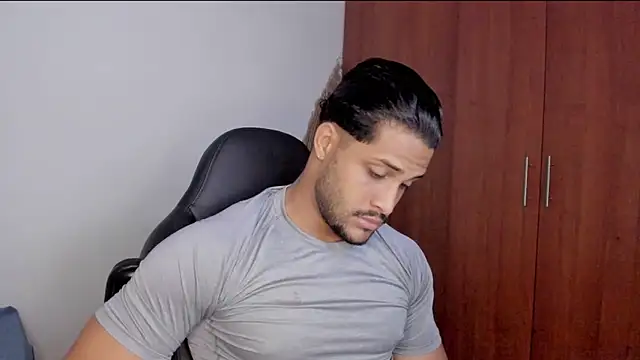 Snapshot of Pier_Simons chatting on May 20, 2026, 10:43 am Pier Simons online show from May 20, 2026, 10:43 am