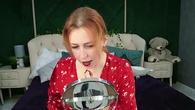 Snapshot of Evie_Bennet chatting on October 6, 2025, 10:45 am Evie Bennet online show from October 6, 2025, 10:45 am