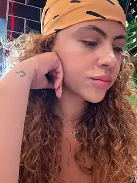 Chloe Leaozinho online show from March 6, 2026, 5:09 pm