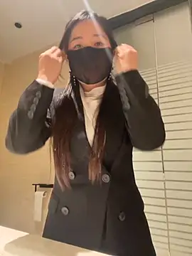 xiao-mo520 online show from November 30, 2025, 2:43 pm