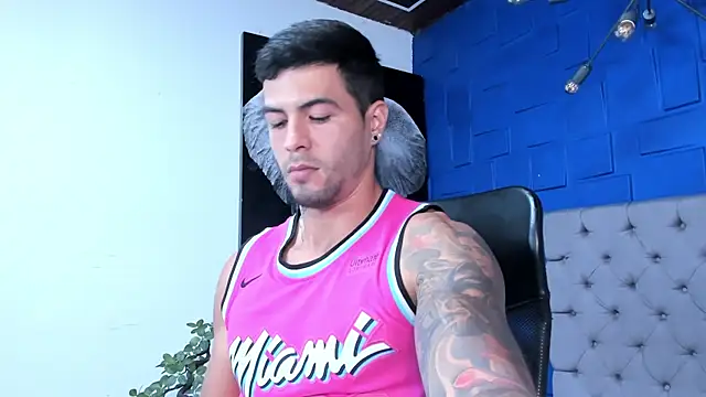 andres-clark92 online show from November 7, 2025, 5:57 pm